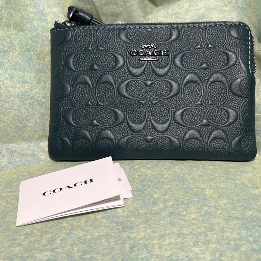 NWT last minute gift Coach corner zip wristlet leather logo forest green